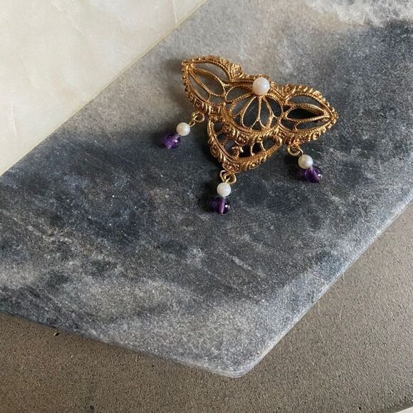 Vintage 1990’s Gold Chandelier Pin (Costume) - Picture 2 of 9